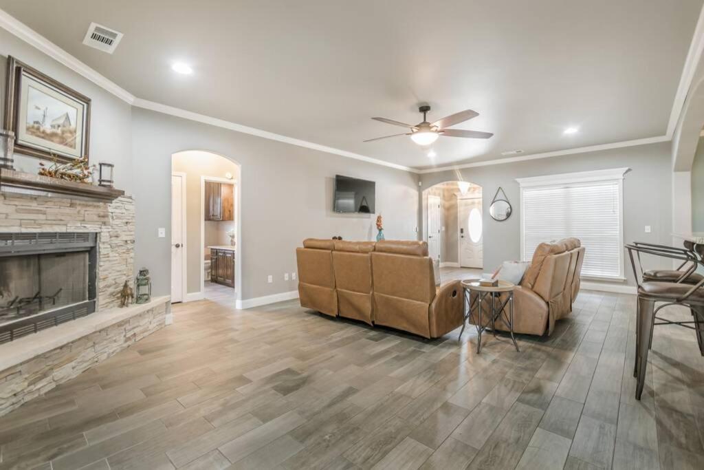 Cheerful 3 Bedroom Home, King Bed, 10 Min From Palo Duro Canyon, Fireplace, Washer Dryer Bagian luar foto