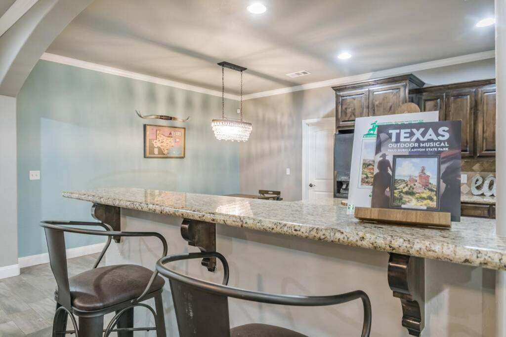 Cheerful 3 Bedroom Home, King Bed, 10 Min From Palo Duro Canyon, Fireplace, Washer Dryer Bagian luar foto