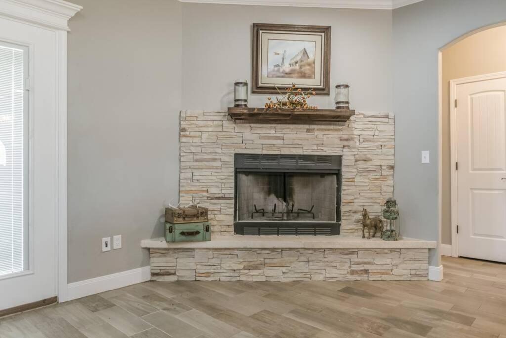 Cheerful 3 Bedroom Home, King Bed, 10 Min From Palo Duro Canyon, Fireplace, Washer Dryer Bagian luar foto