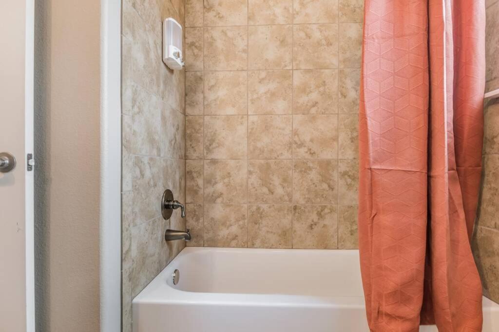 Cheerful 3 Bedroom Home, King Bed, 10 Min From Palo Duro Canyon, Fireplace, Washer Dryer Bagian luar foto