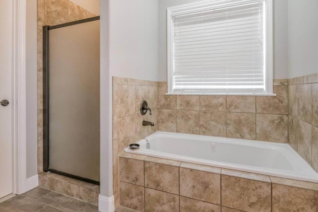 Cheerful 3 Bedroom Home, King Bed, 10 Min From Palo Duro Canyon, Fireplace, Washer Dryer Bagian luar foto