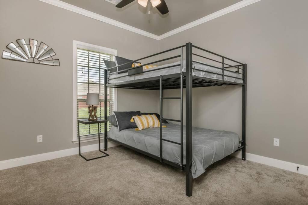 Cheerful 3 Bedroom Home, King Bed, 10 Min From Palo Duro Canyon, Fireplace, Washer Dryer Bagian luar foto